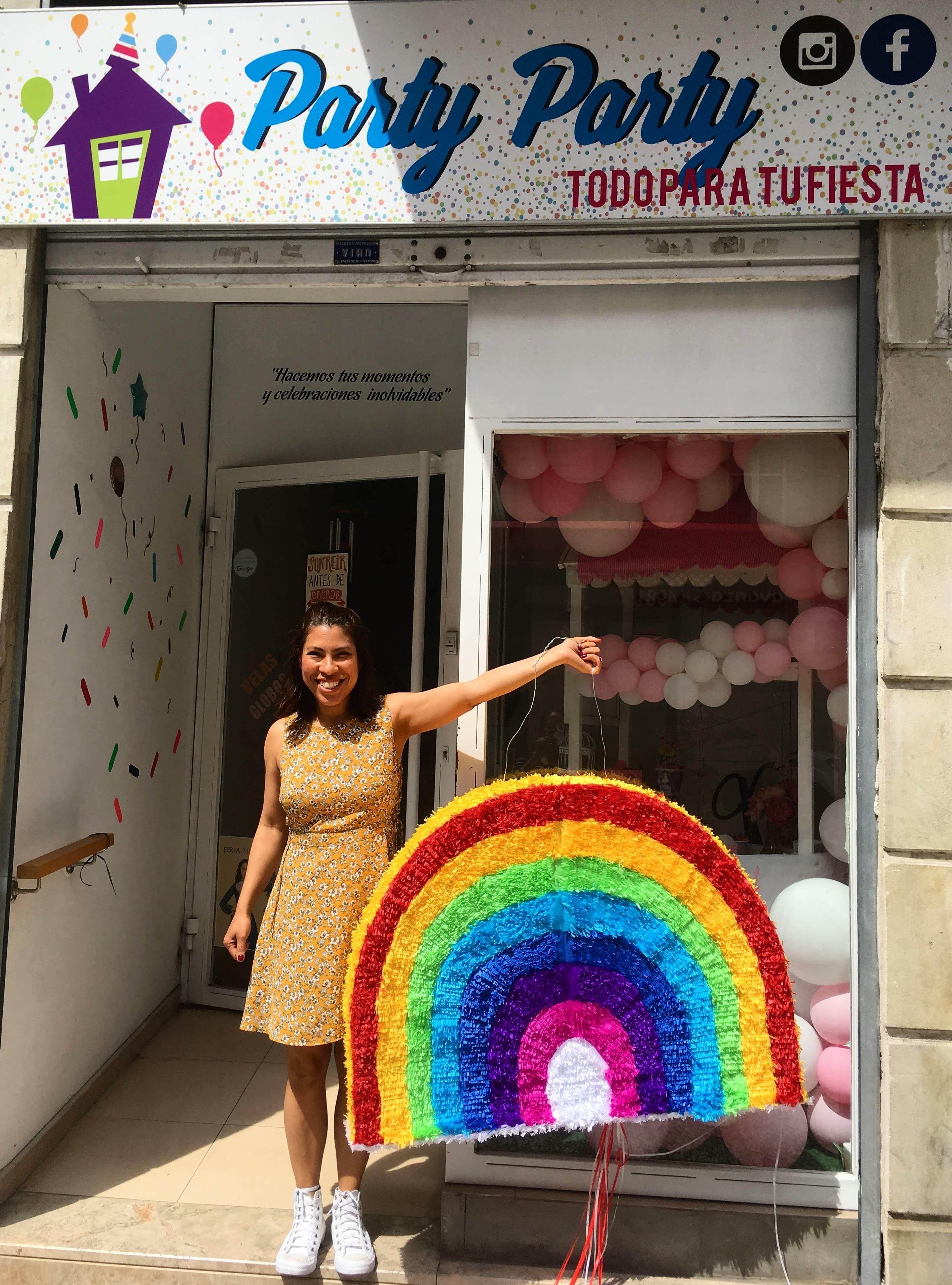 Decoracion personalizada piñata arcoiris 