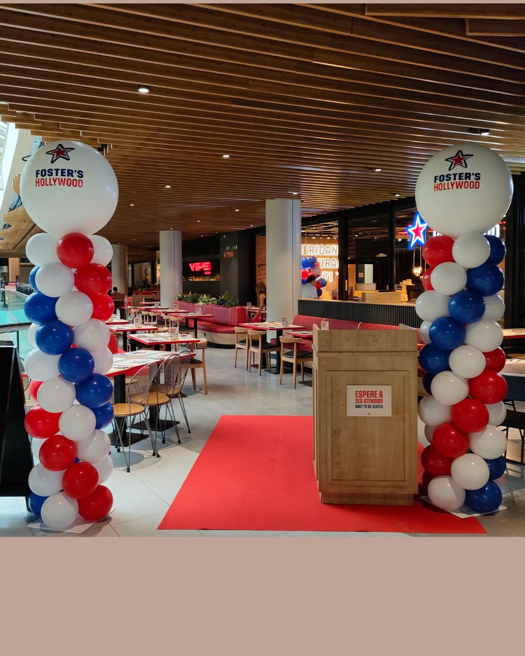 Columnas de Globos para empresas - Foster Hollywood