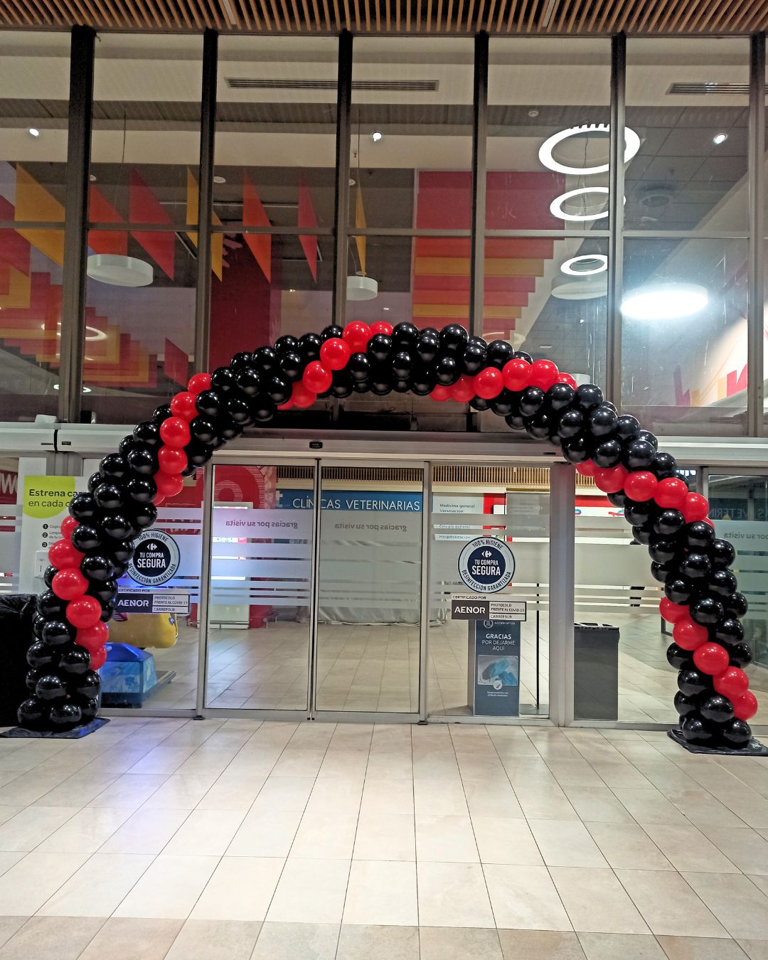 Columnas de Globos para empresas negro y rojo
